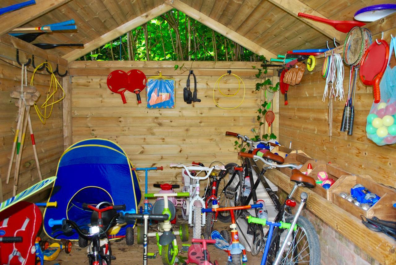 Squirrel Barn Milwich Exterior foto