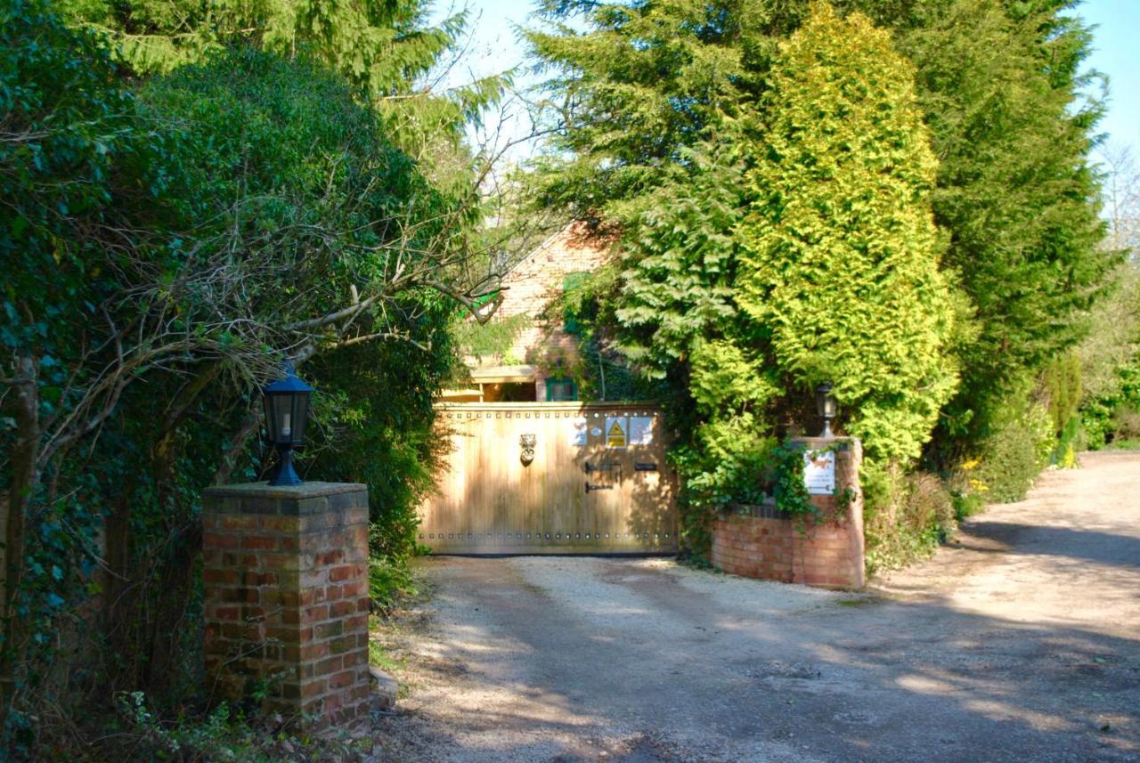 Squirrel Barn Milwich Exterior foto