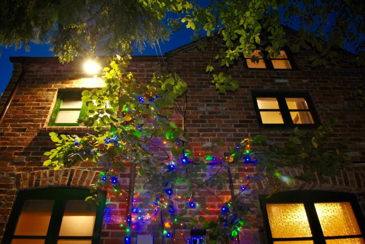 Squirrel Barn Milwich Exterior foto